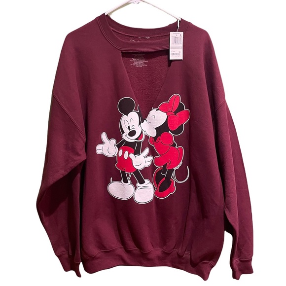 NWT DISNEY V-CUT OUT CREWNECK/SWEATSHIRT SIZE 1X - Picture 1 of 7